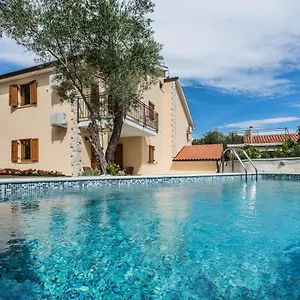 Diamant With Pool & Whirlpool , Čižići Kroatien